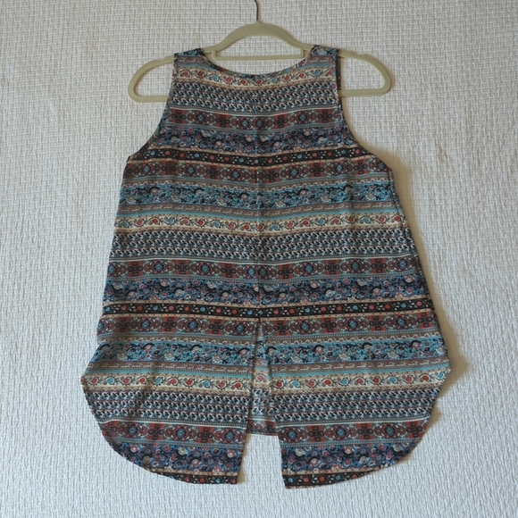 Womens Patterned Lightweight Tank Top with Back Slit Detail - Picture 3 of 6